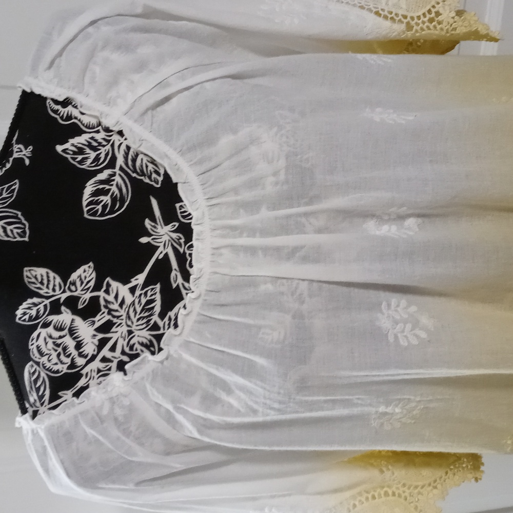🆕️ 💛Mystree💛 - Ombre Yellow/White Eyelet Peasant Top - Picture 5 of 13
